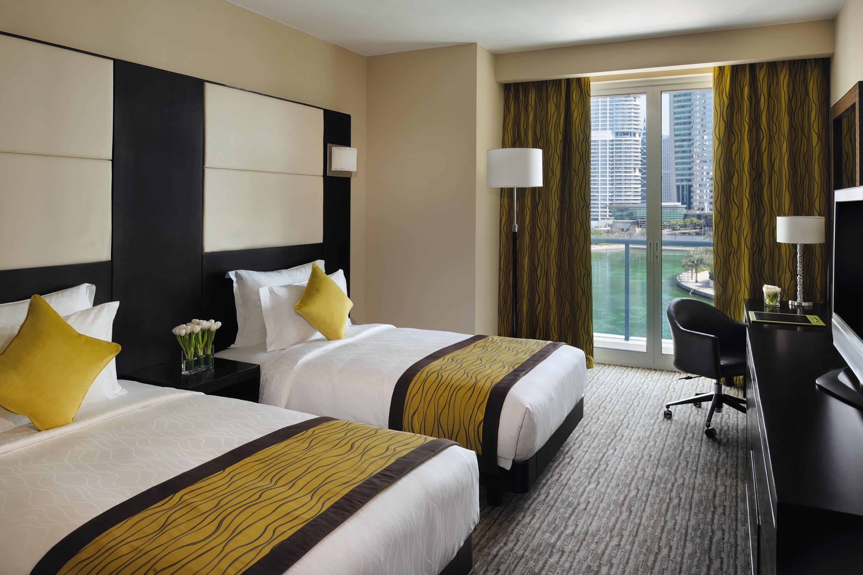 Movenpick Hotel Jumeirah Lakes Towers Дубай Екстериор снимка